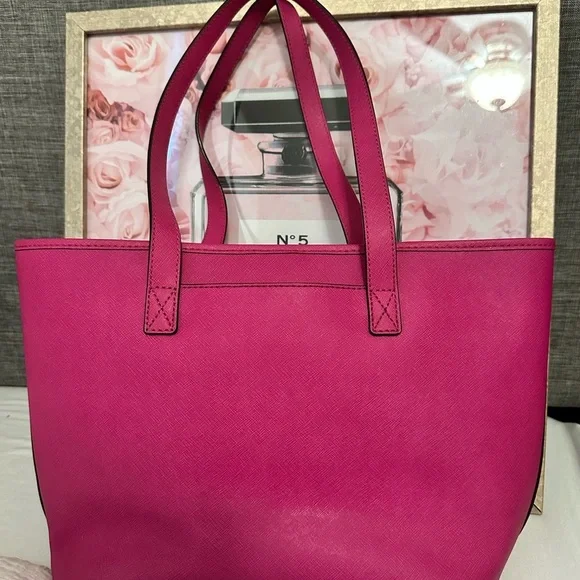 Michael Kors Jet Set Medium Travel Tote - Picture 3 of 5